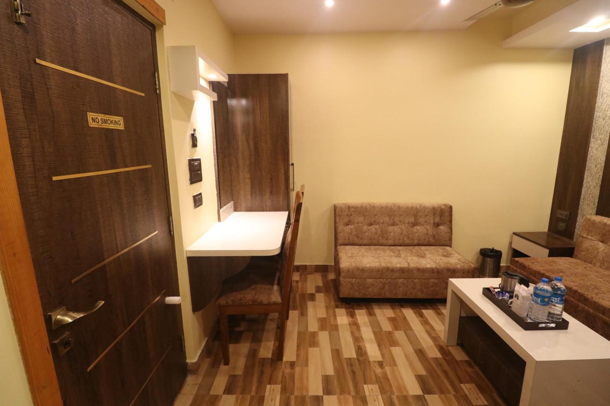 ホテル Mohar Residency コルカタ エクステリア 写真
